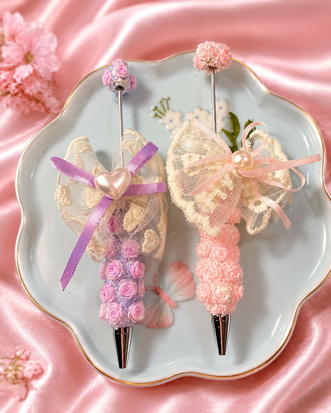Clay beadable pen with pearl bow